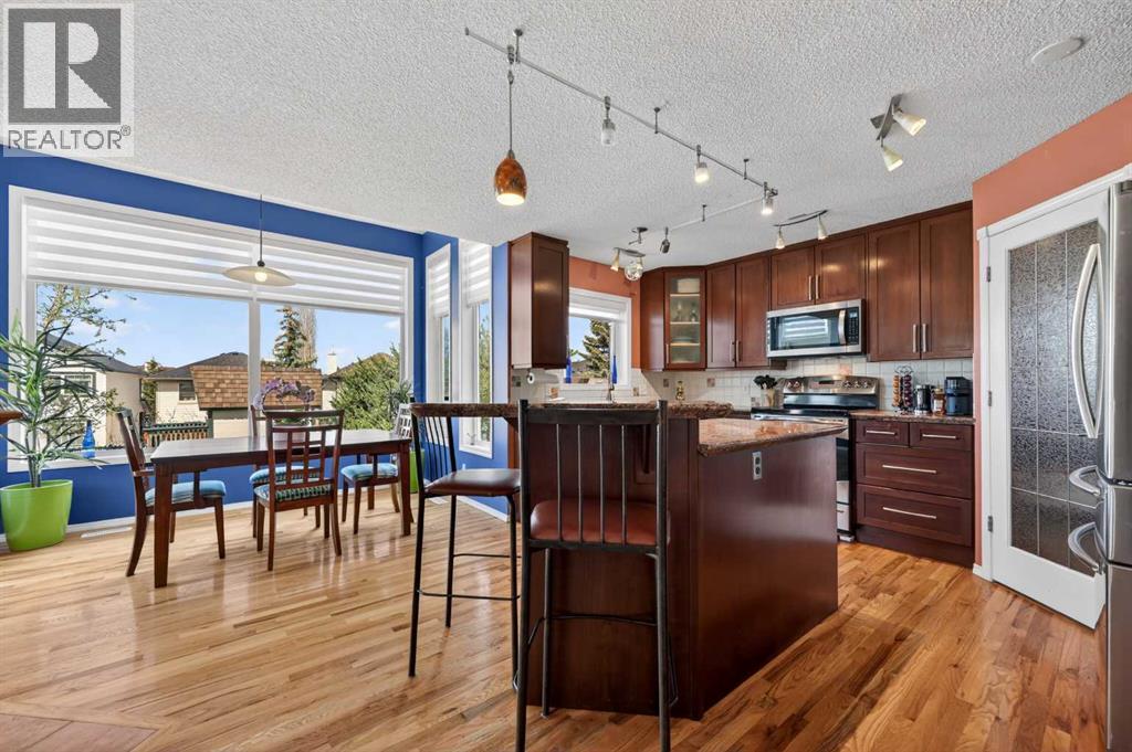 230 Rocky Ridge Cove NW, Calgary, Alberta  T3G 4L1 - Photo 11 - A2303867