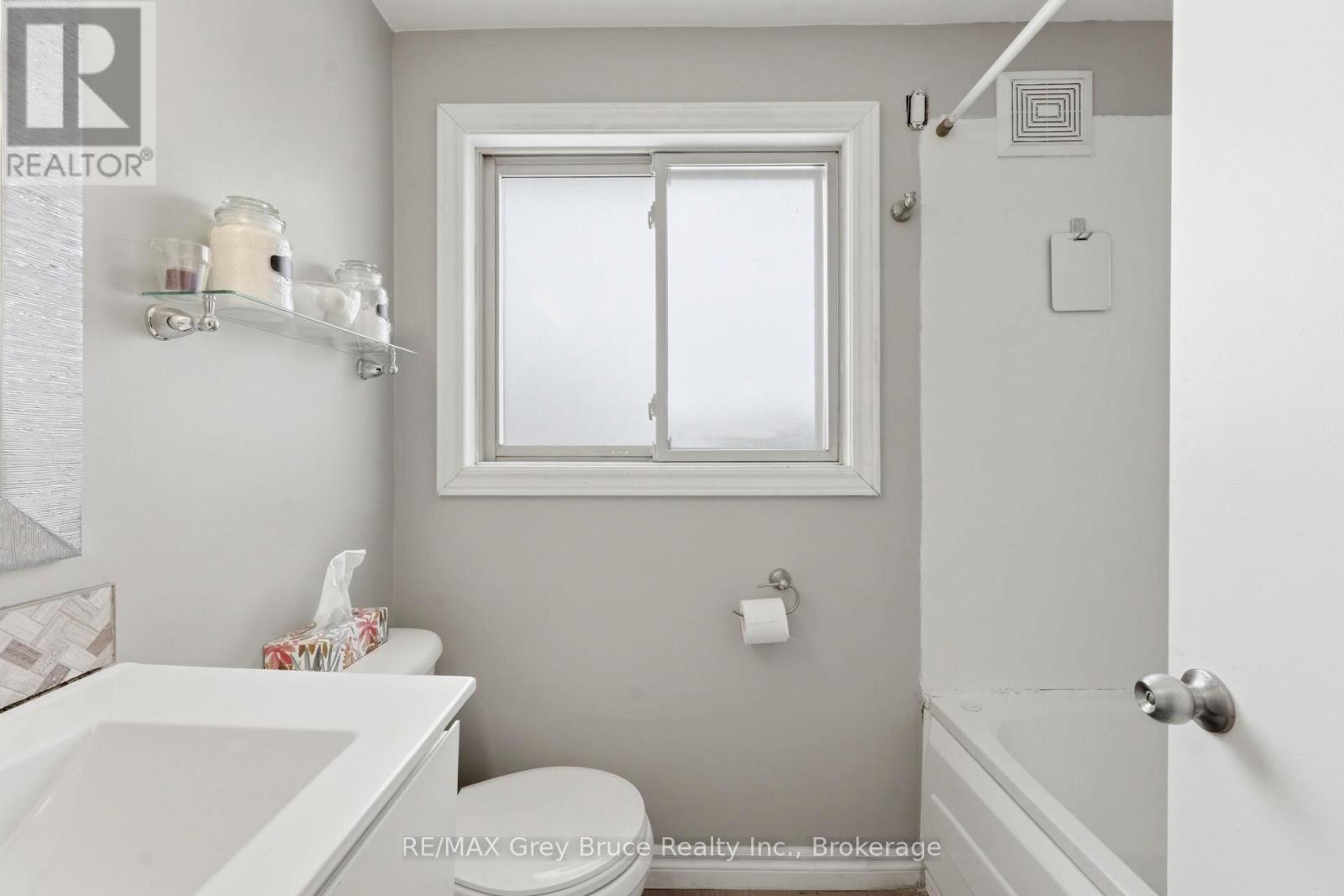235 5th Avenue, Hanover, Ontario N4N 2C3 - Photo 16 - X12885262