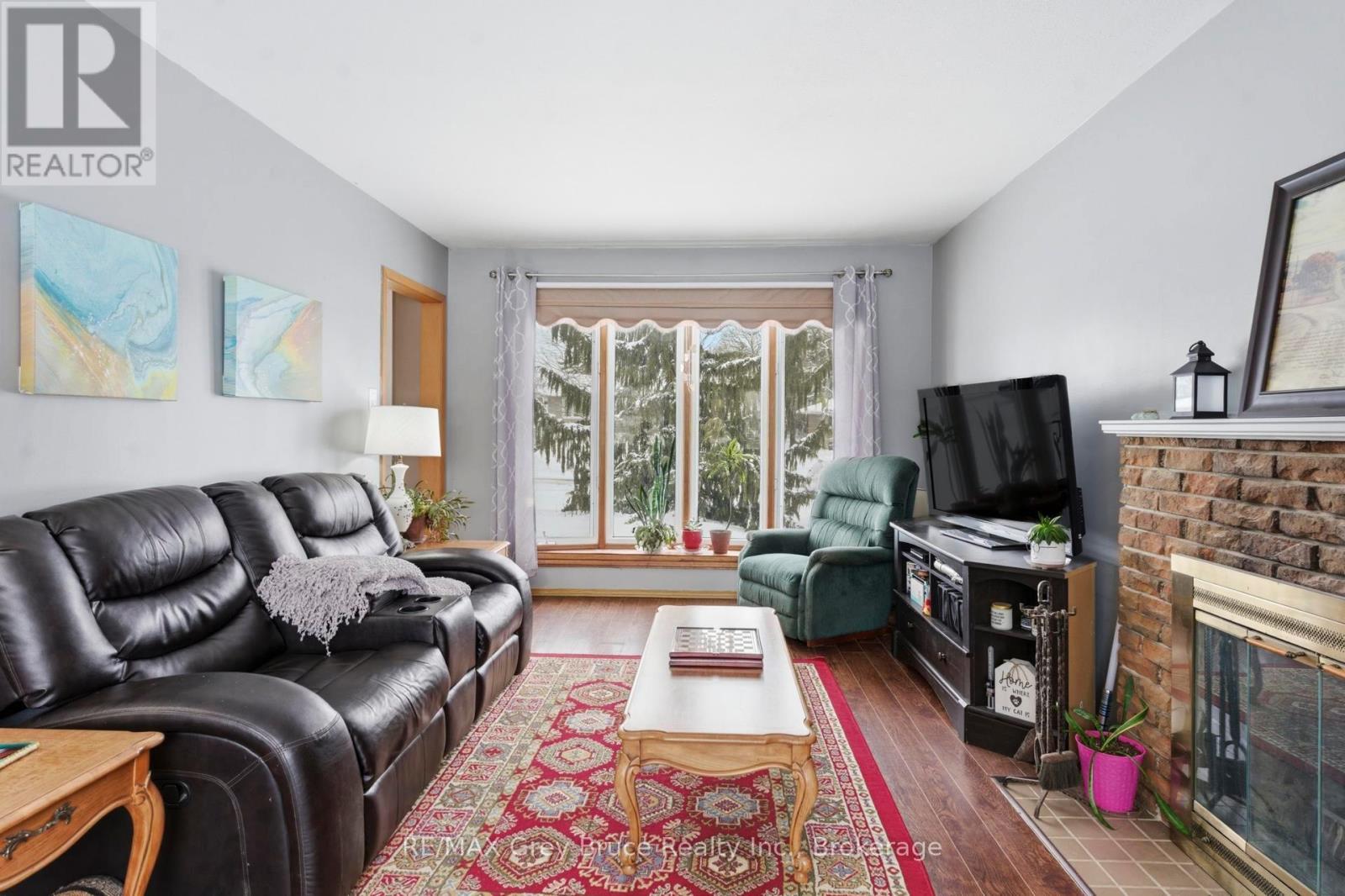 235 5th Avenue, Hanover, Ontario N4N 2C3 - Photo 12 - X12885262