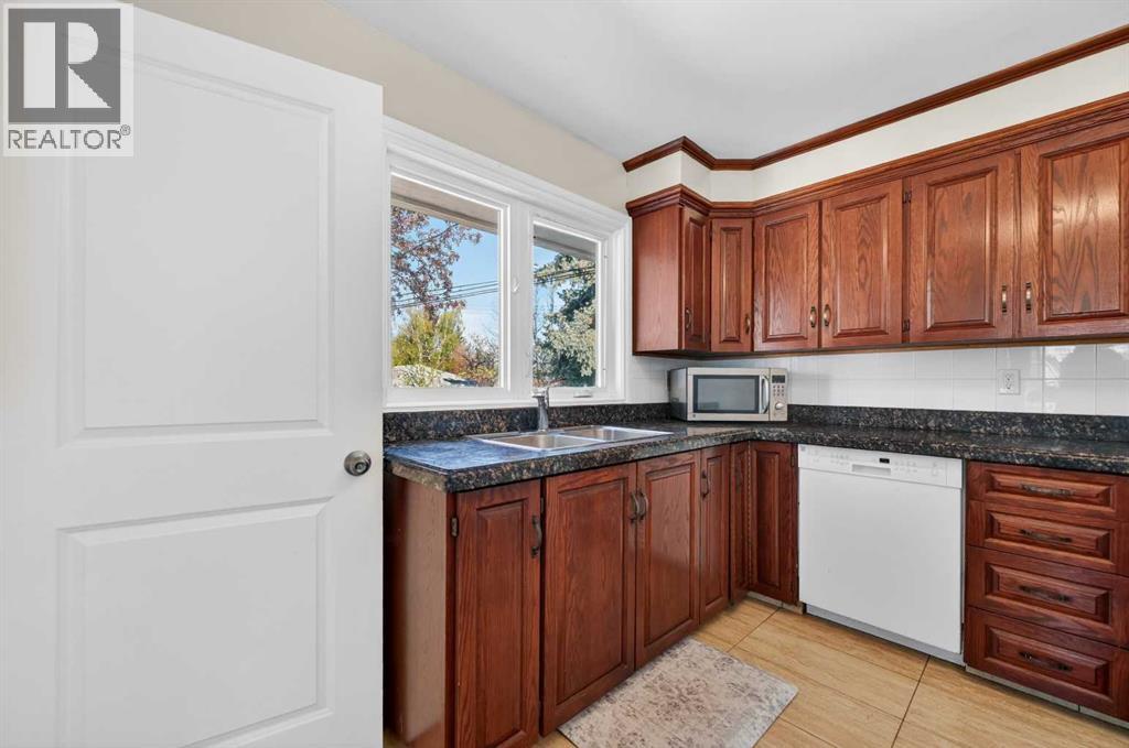 9211 Elbow Drive SW, Calgary, Alberta  T2V 1L5 - Photo 13 - A2309600