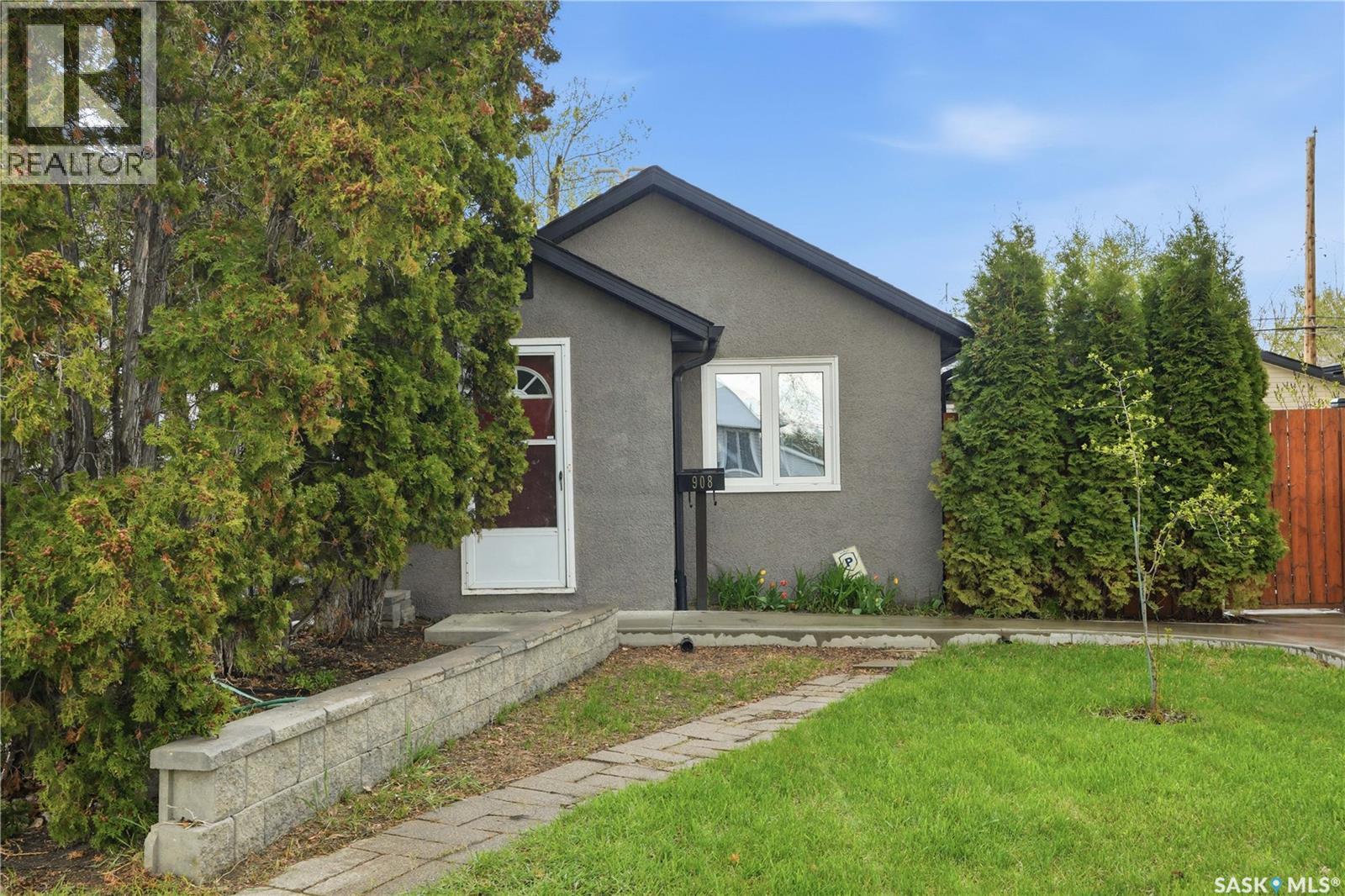 908 L AVENUE N, Saskatoon, Saskatchewan