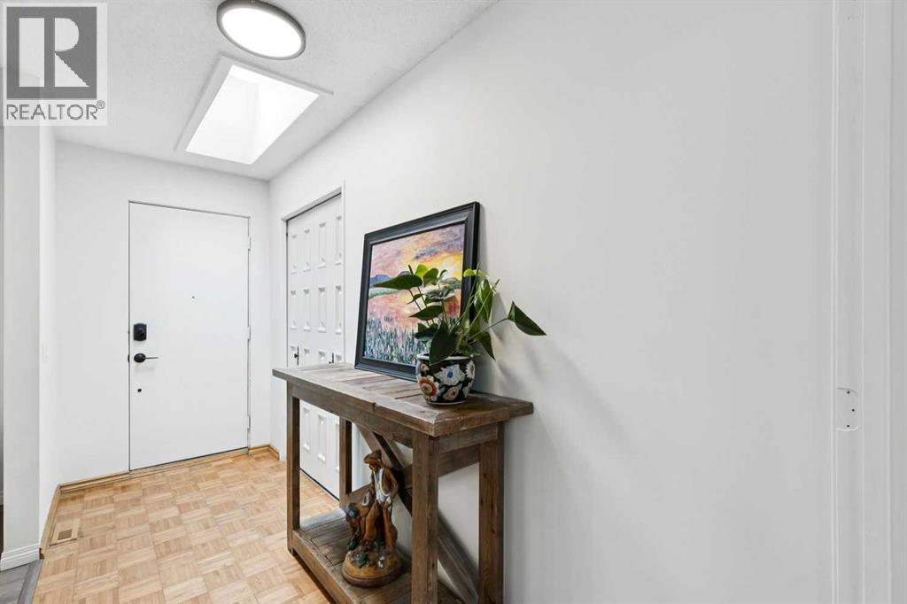 119 Dalhurst Way NW, Calgary, Alberta  T3A 1P1 - Photo 3 - A2310192