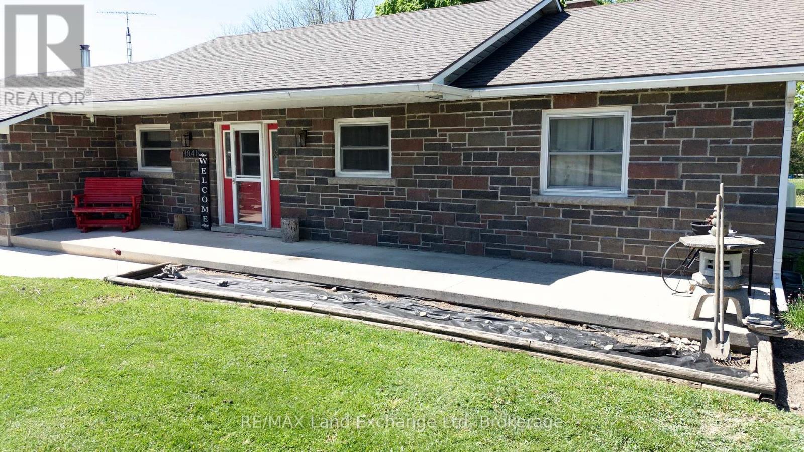 1041 Main Street, Howick, Ontario  N0G 2X0 - Photo 44 - X12982502