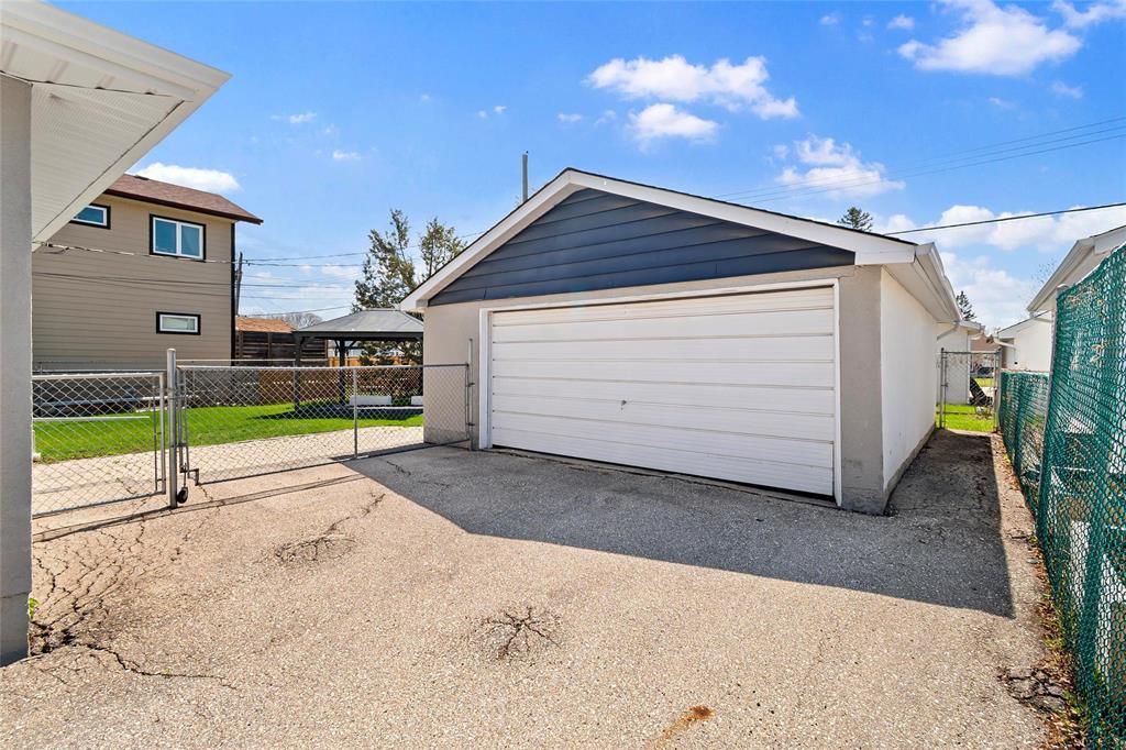 41 Coral Crescent, Winnipeg, Manitoba  R2J 1V6 - Photo 19 - 202611265