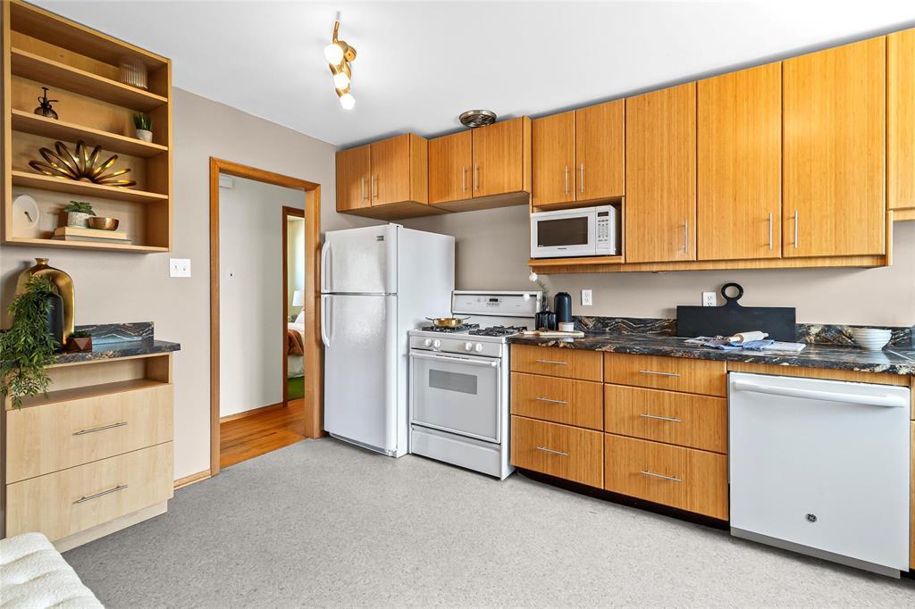 41 Coral Crescent, Winnipeg, Manitoba  R2J 1V6 - Photo 7 - 202611265