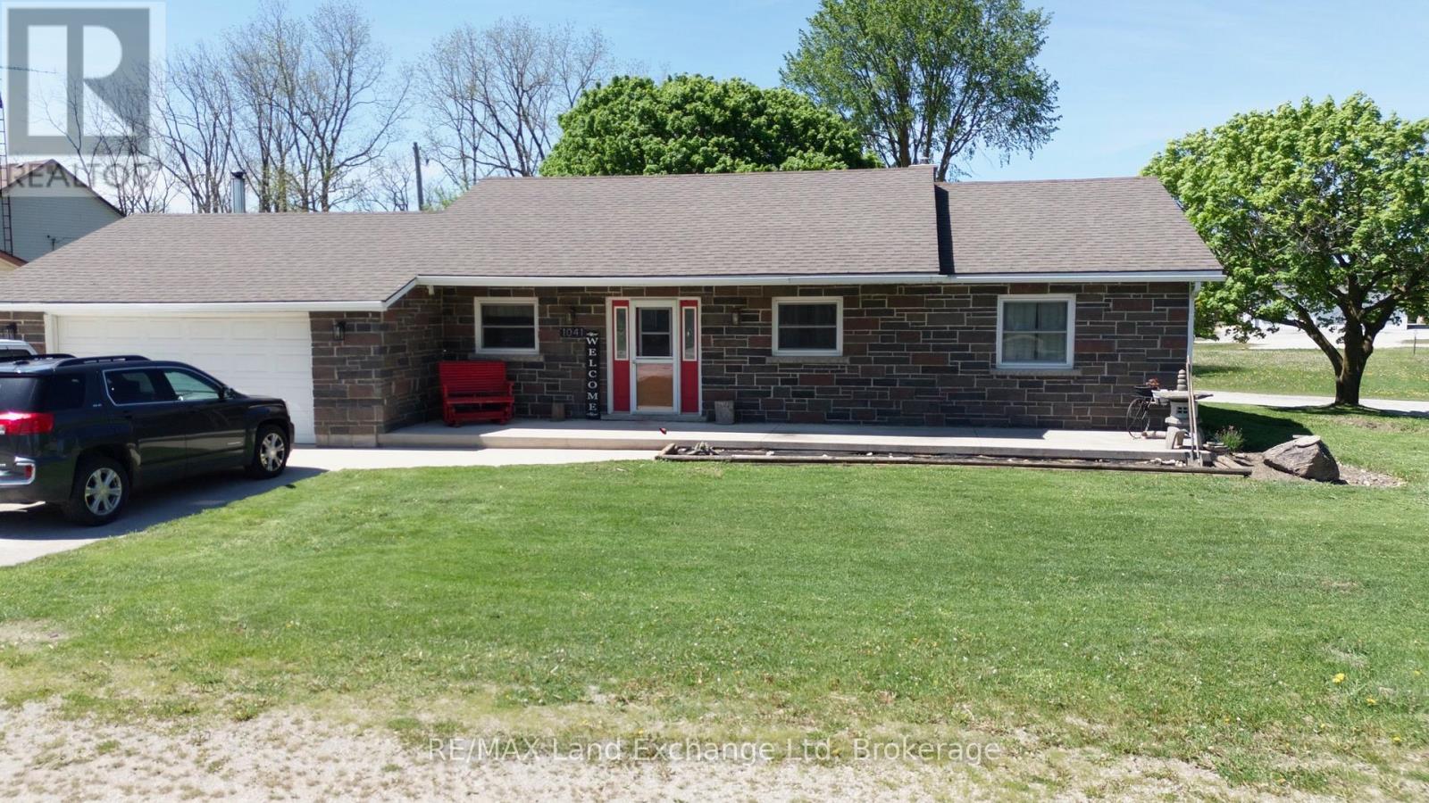 1041 Main Street, Howick, Ontario  N0G 2X0 - Photo 2 - X12982502