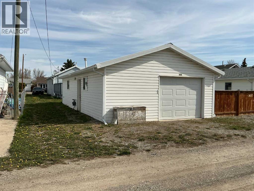 309 52 Avenue W, Claresholm, Alberta  T0L 0T0 - Photo 29 - A2307991