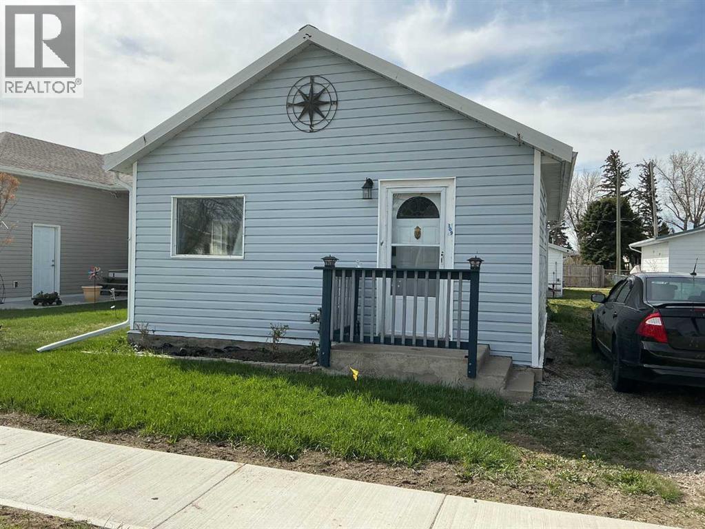 309 52 Avenue W, Claresholm, Alberta  T0L 0T0 - Photo 2 - A2307991