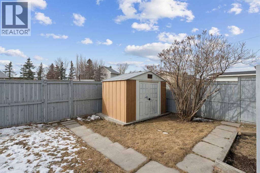 194 Martinglen Way NE, Calgary, Alberta  T3J 3L1 - Photo 32 - A2310999