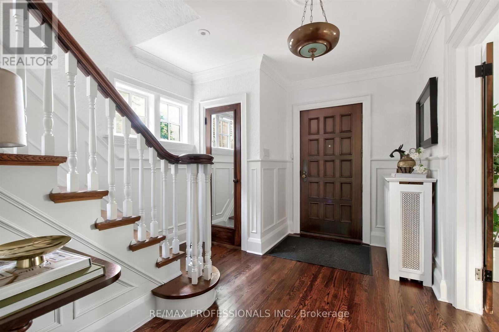 59 Grenview Boulevard N, Toronto, Ontario  M8X 2K3 - Photo 4 - W13158080