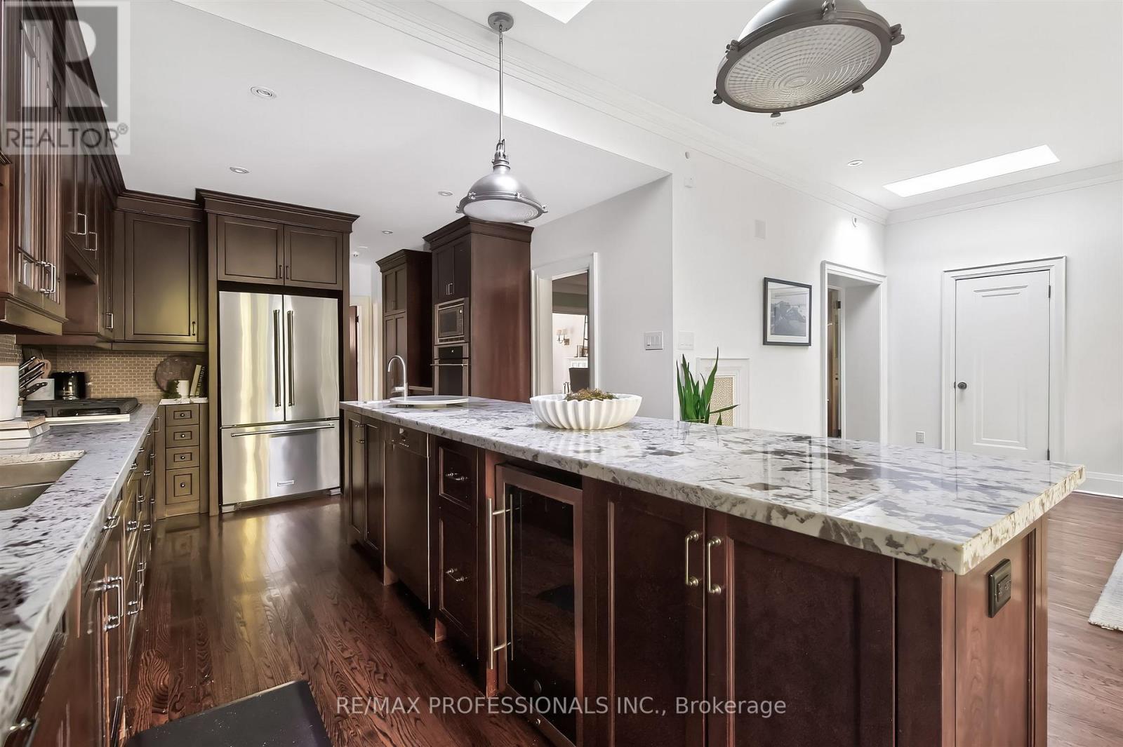 59 Grenview Boulevard N, Toronto, Ontario  M8X 2K3 - Photo 12 - W13158080