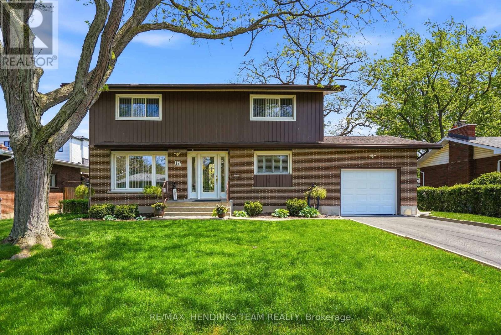 17 Jasmin Crescent, St. Catharines (Glendale/glenridge), Ontario  L2T 2B9 - Photo 1 - X13158518