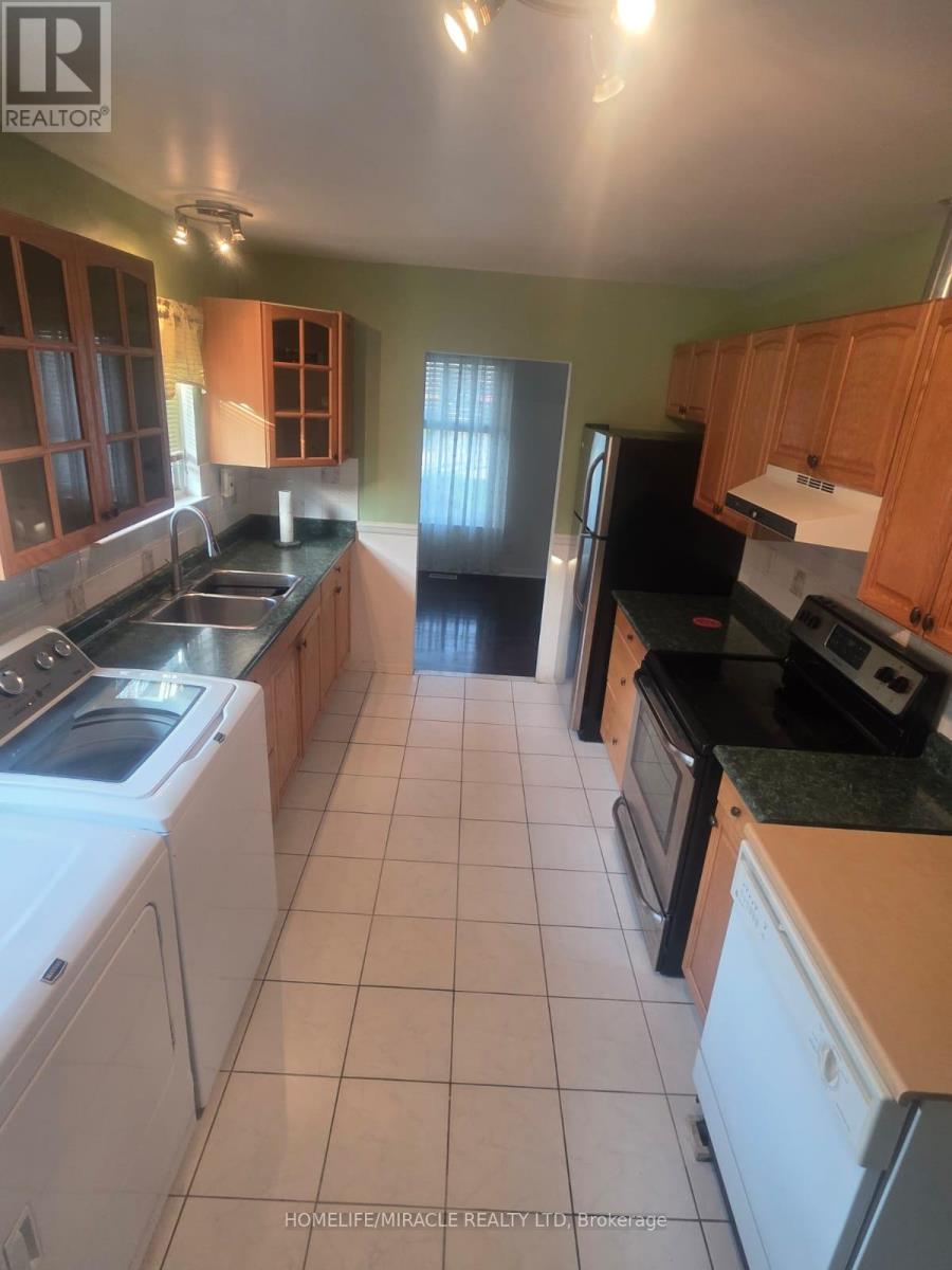 727 Kingfisher Drive, Pickering, Ontario L1W 1X4 - Photo 4 - E13136052