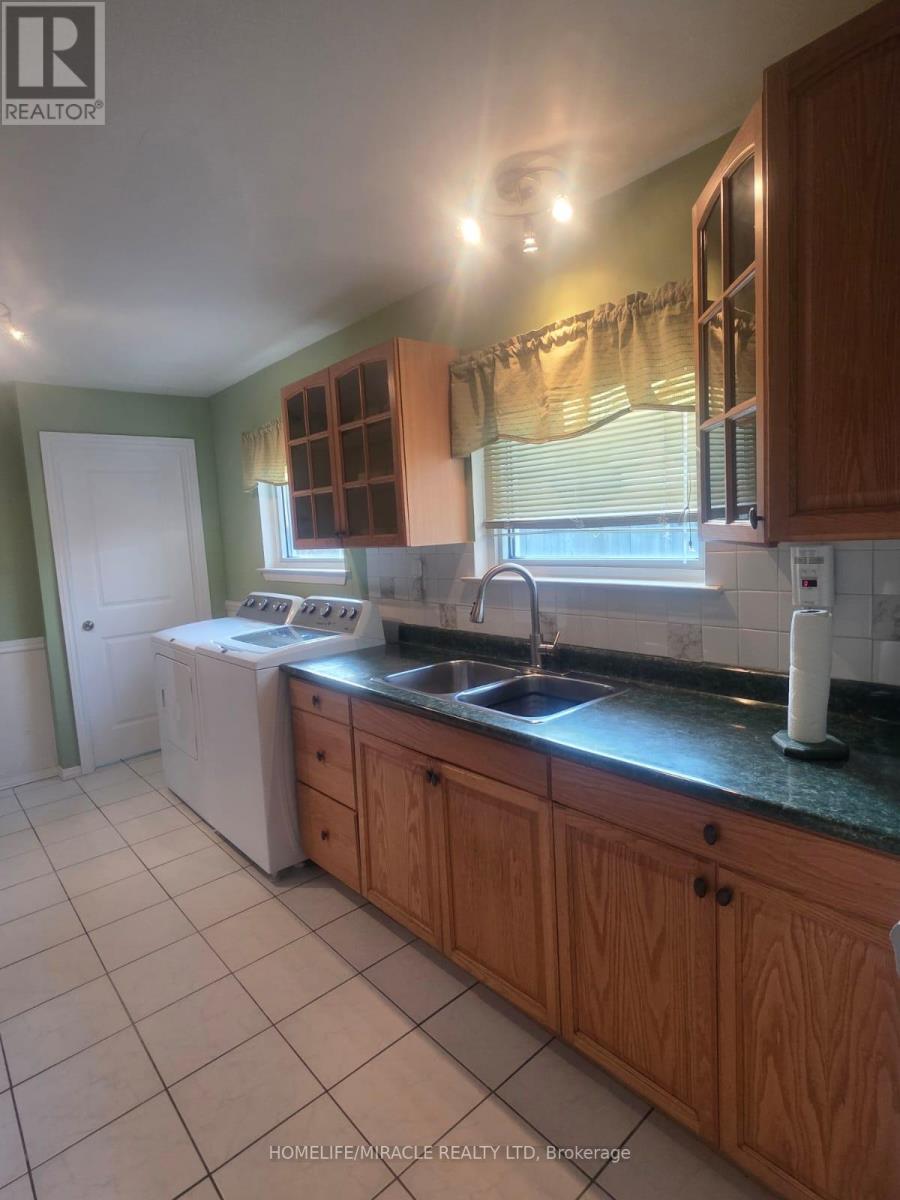 727 Kingfisher Drive, Pickering, Ontario L1W 1X4 - Photo 6 - E13136052