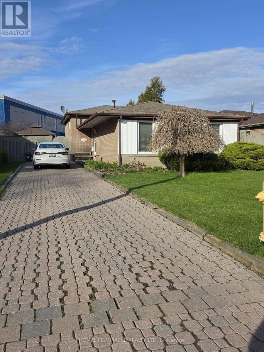 727 Kingfisher Drive, Pickering, Ontario L1W 1X4 - Photo 2 - E13136052