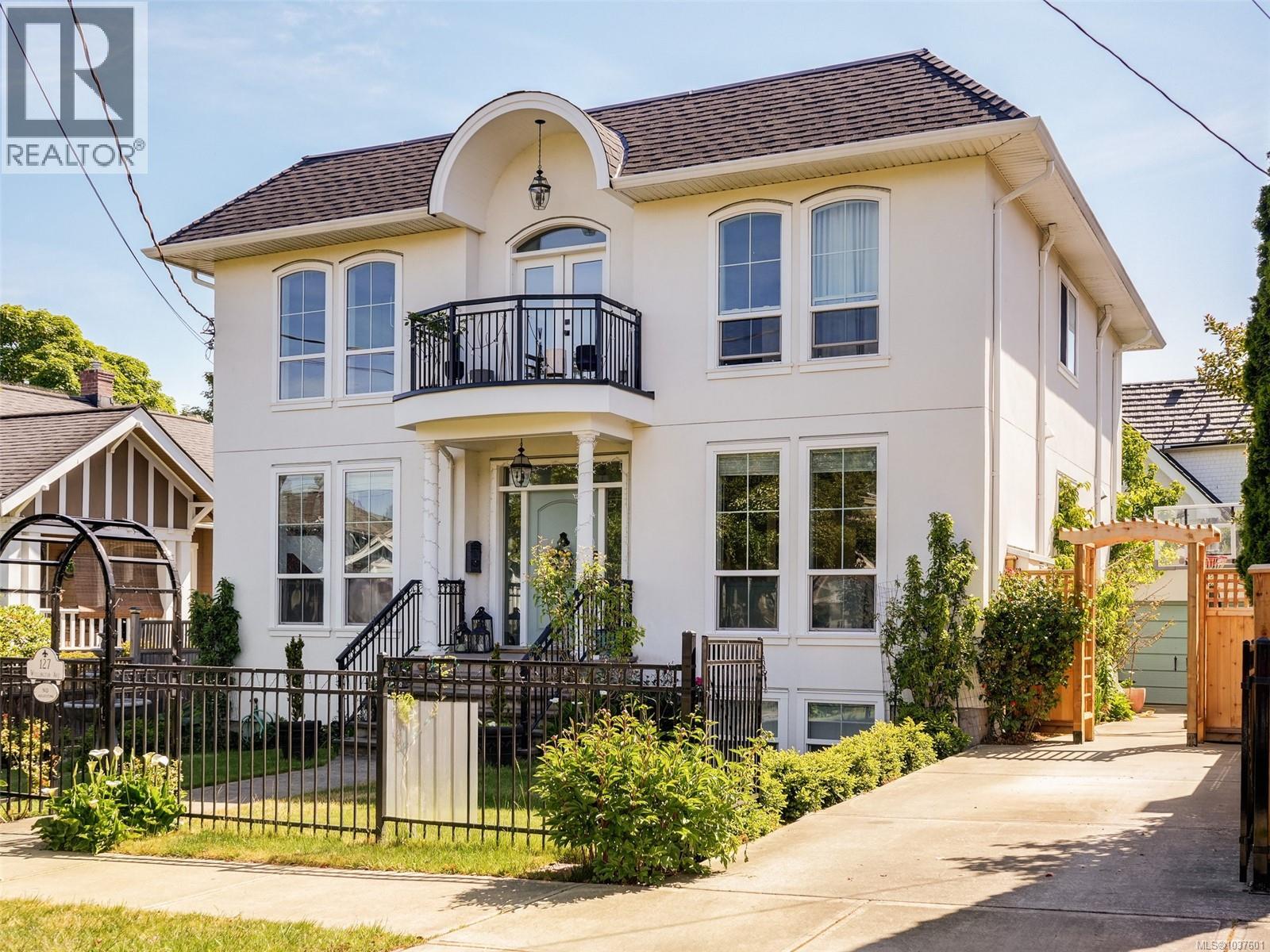 127 Wellington Ave, Victoria, British Columbia  V8V 4H8 - Photo 1 - 1037601