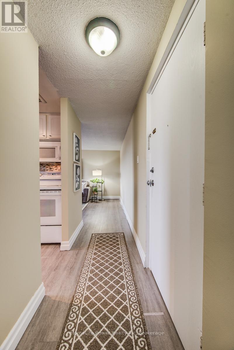 303 - 4 Avalon Place, Kitchener, Ontario  N2M 4N6 - Photo 3 - X13158360