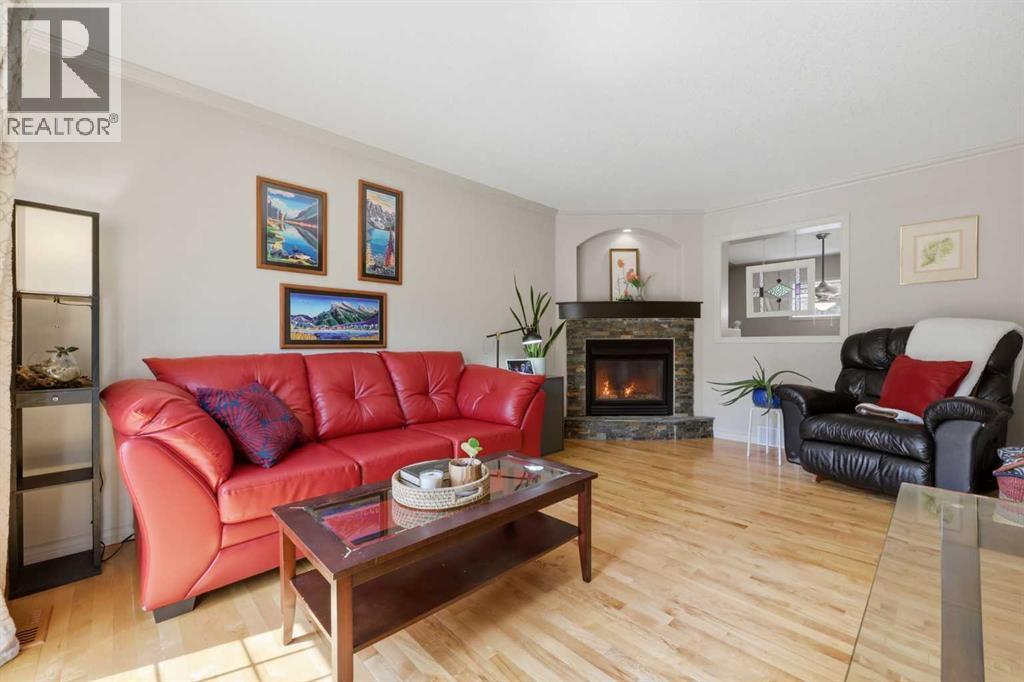 302 Inglewood Grove SE, Calgary, Alberta  T2G 4T9 - Photo 3 - A2306167