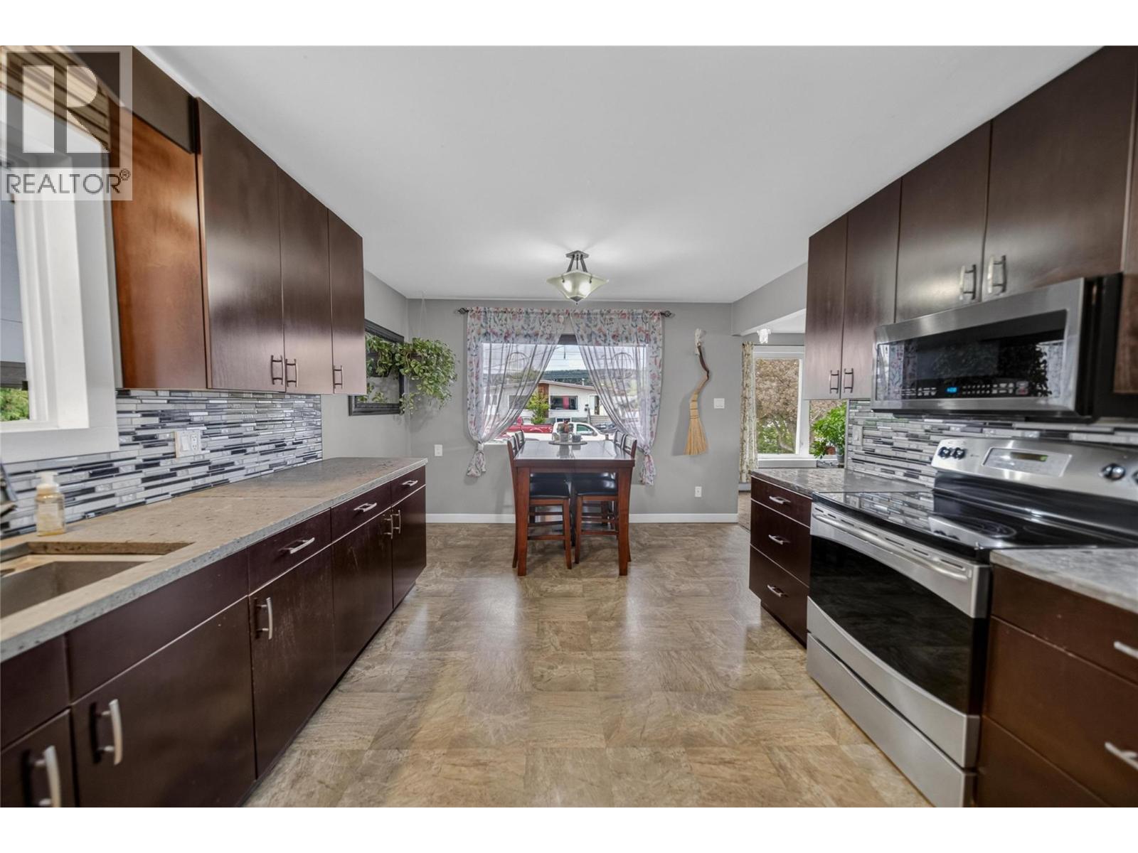 112 6th Avenue S, Cranbrook, British Columbia V1C 2H4 - Photo 6 - 10388011