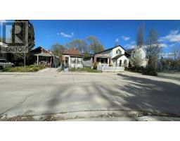25 MADELAINE AVENUE, Toronto, Ontario