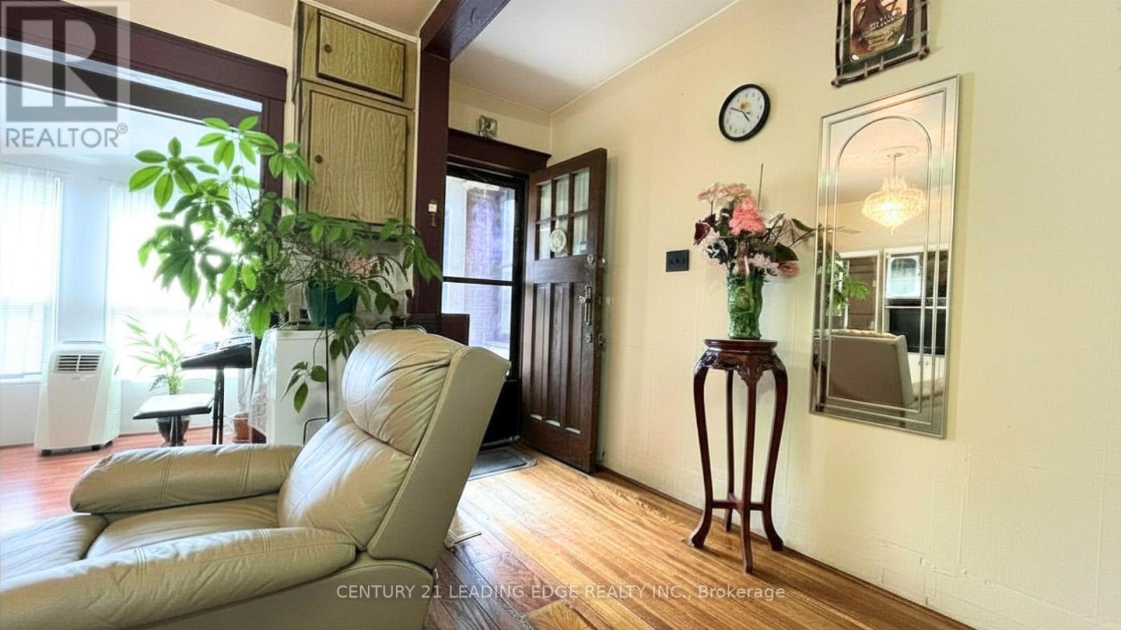 25 Madelaine Avenue, Toronto, Ontario  M1L 2X5 - Photo 4 - E13118014