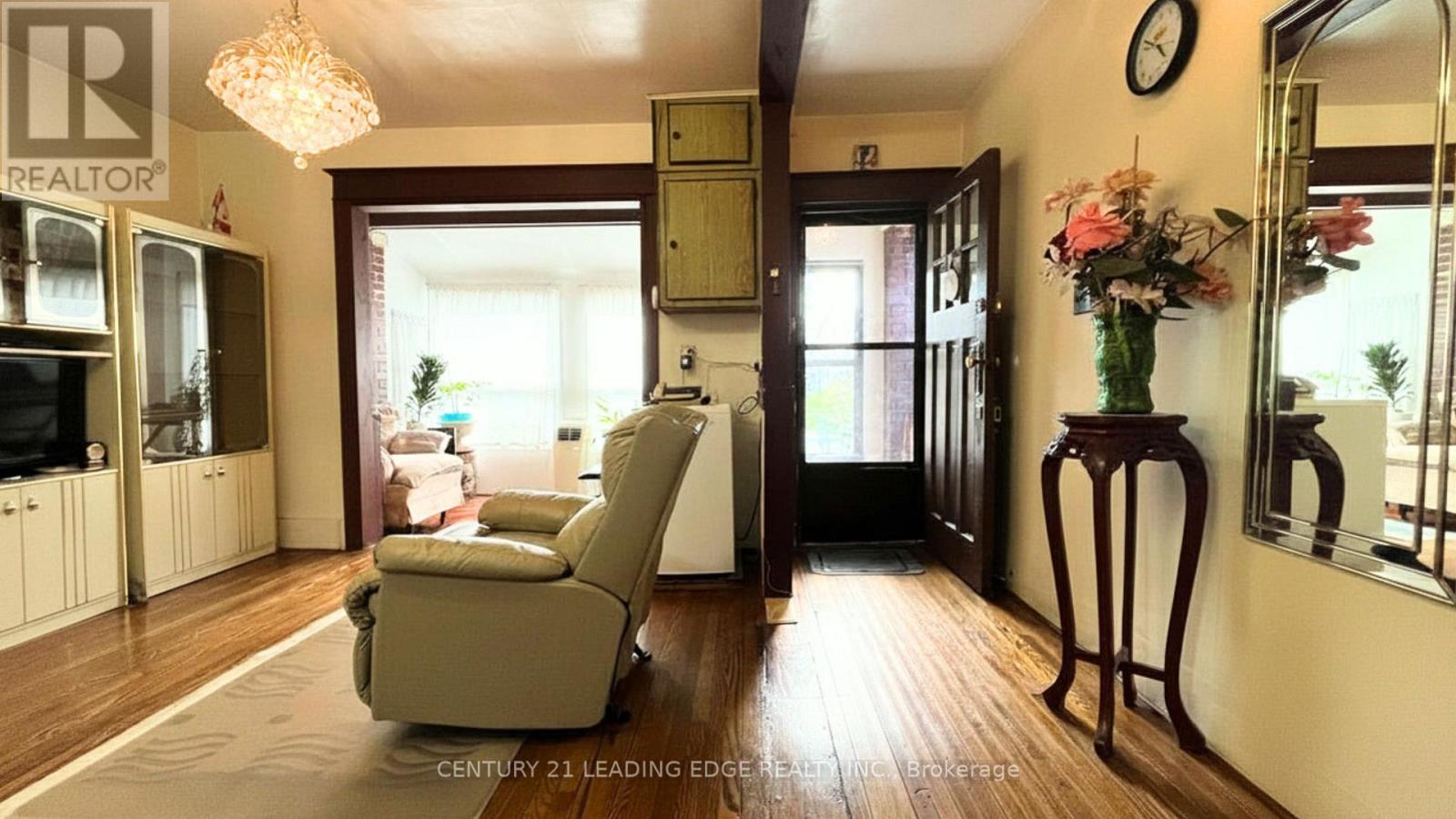 25 Madelaine Avenue, Toronto, Ontario  M1L 2X5 - Photo 5 - E13118014