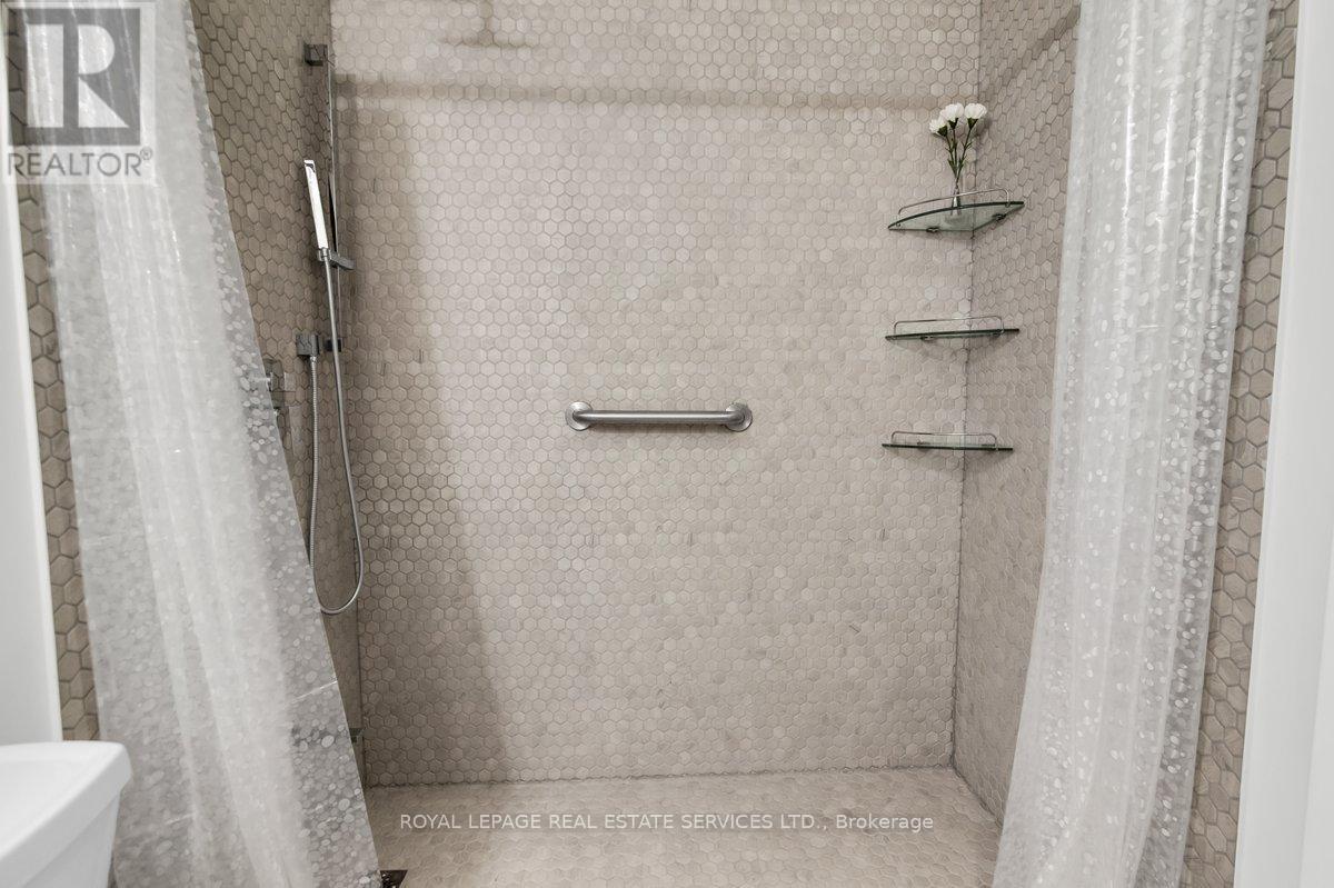 210 - 60 Bathurst Street, Toronto, Ontario  M5V 2P7 - Photo 11 - C13158340