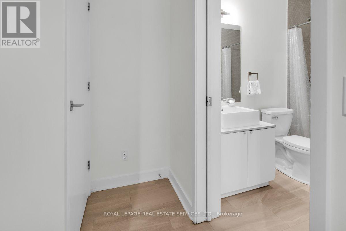 210 - 60 Bathurst Street, Toronto, Ontario  M5V 2P7 - Photo 9 - C13158340