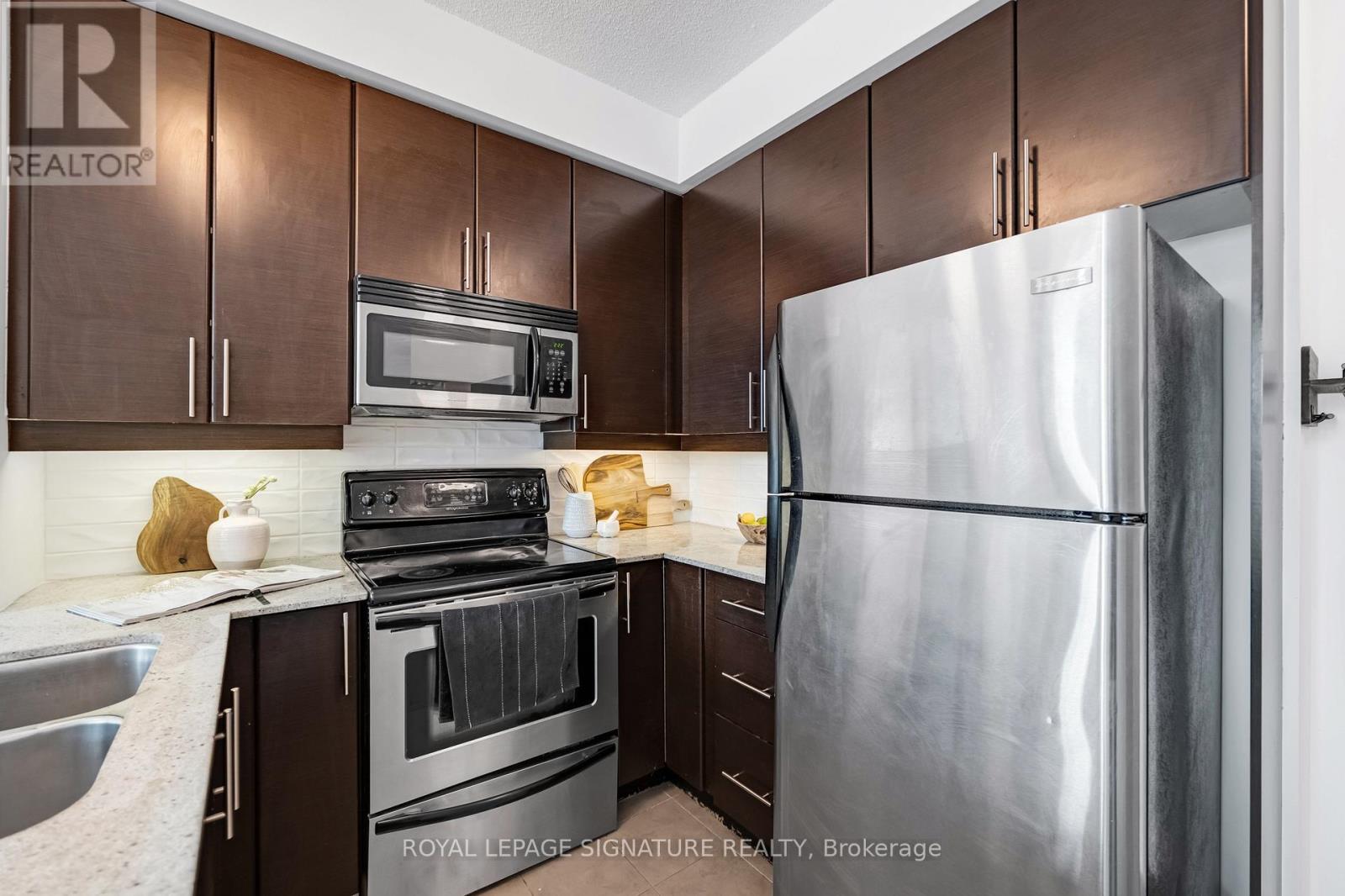 1801 - 18 Harbour Street, Toronto, Ontario  M5J 2Z6 - Photo 11 - C13158430