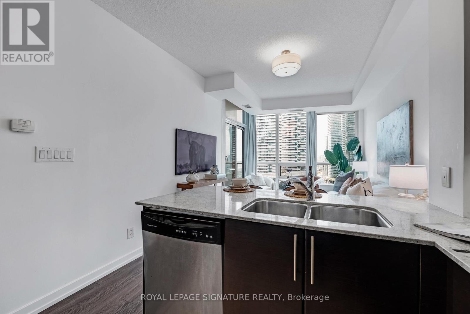 1801 - 18 Harbour Street, Toronto, Ontario  M5J 2Z6 - Photo 12 - C13158430