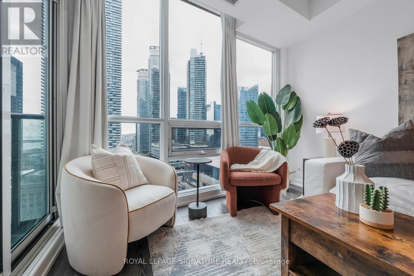 1801 - 18 Harbour Street, Toronto, Ontario  M5J 2Z6 - Photo 3 - C13158430