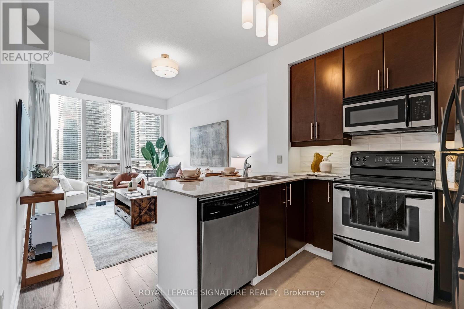 1801 - 18 Harbour Street, Toronto, Ontario  M5J 2Z6 - Photo 9 - C13158430