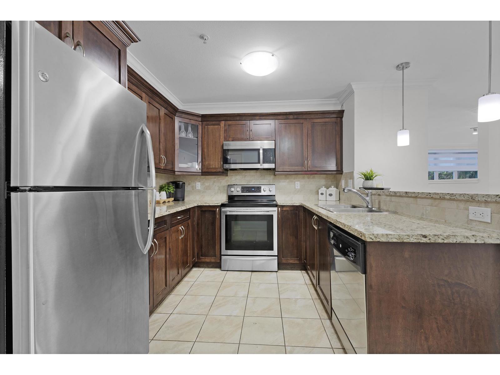 202 8084 120a Street, Surrey, British Columbia  V3W 1V2 - Photo 9 - R3125328