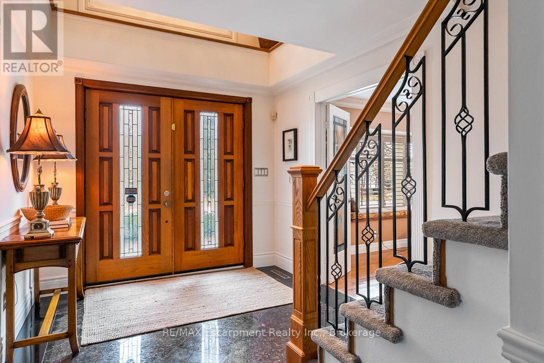 24 Birkbank Drive, Oakville, Ontario  L6J 4Y9 - Photo 2 - W12878342