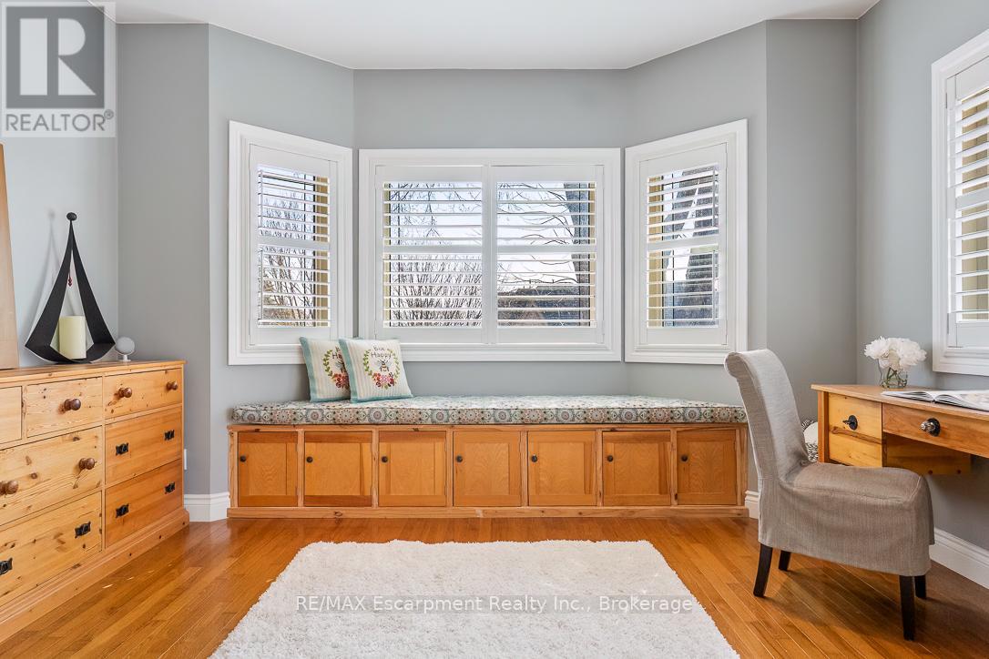 24 Birkbank Drive, Oakville, Ontario  L6J 4Y9 - Photo 17 - W12878342