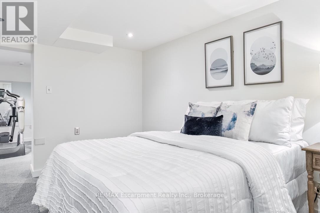 24 Birkbank Drive, Oakville, Ontario  L6J 4Y9 - Photo 31 - W12878342