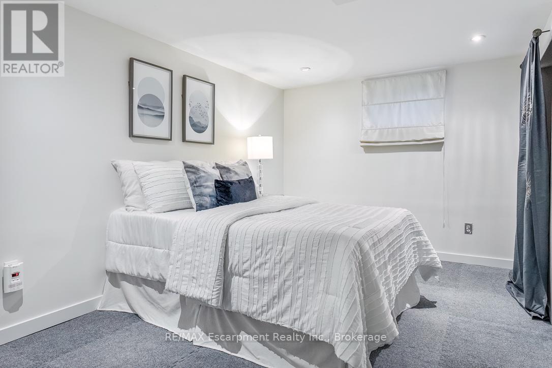 24 Birkbank Drive, Oakville, Ontario  L6J 4Y9 - Photo 30 - W12878342
