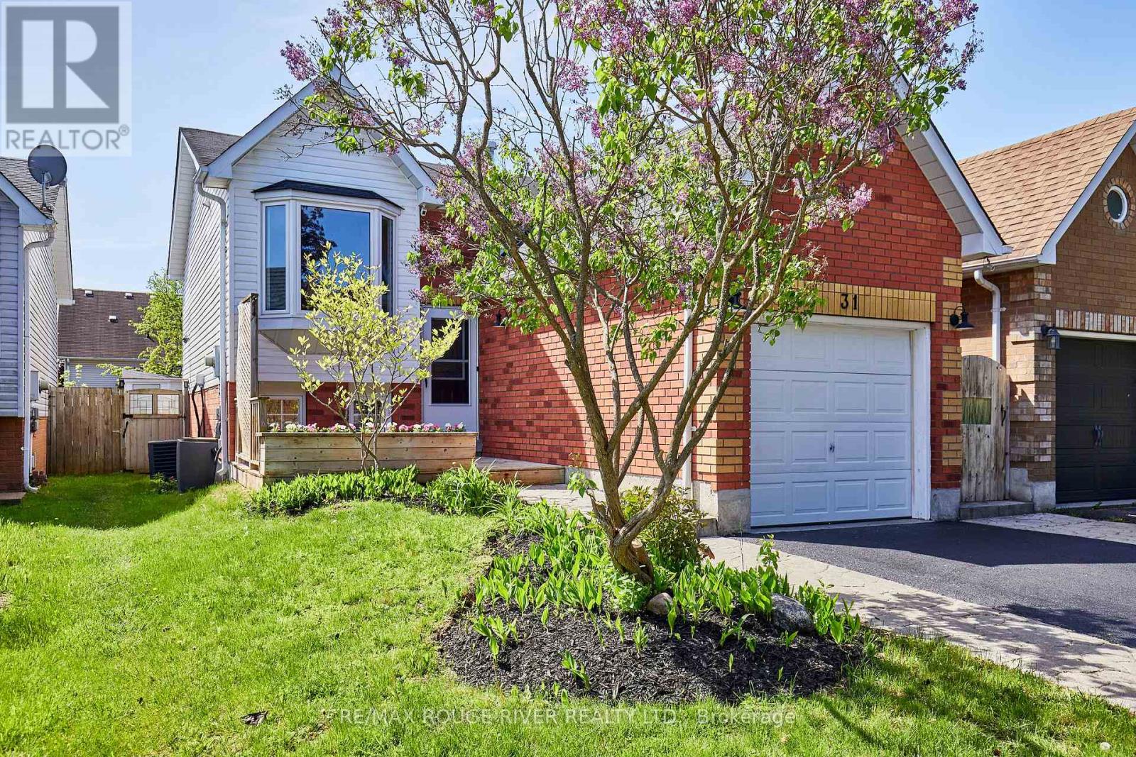 31 Champine Square, Clarington, Ontario  L1C 4W1 - Photo 2 - E13158216