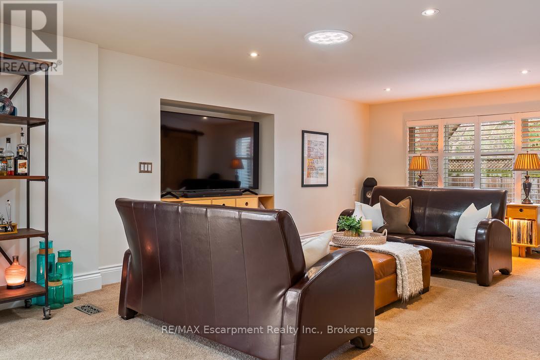 24 Birkbank Drive, Oakville, Ontario  L6J 4Y9 - Photo 9 - W12878342