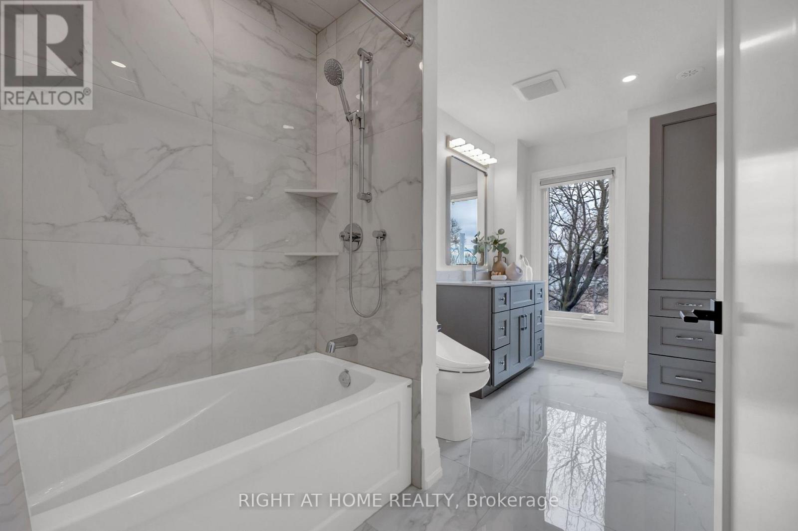 819 Fairview Avenue, Pickering, Ontario  L1W 1M7 - Photo 35 - E13158466