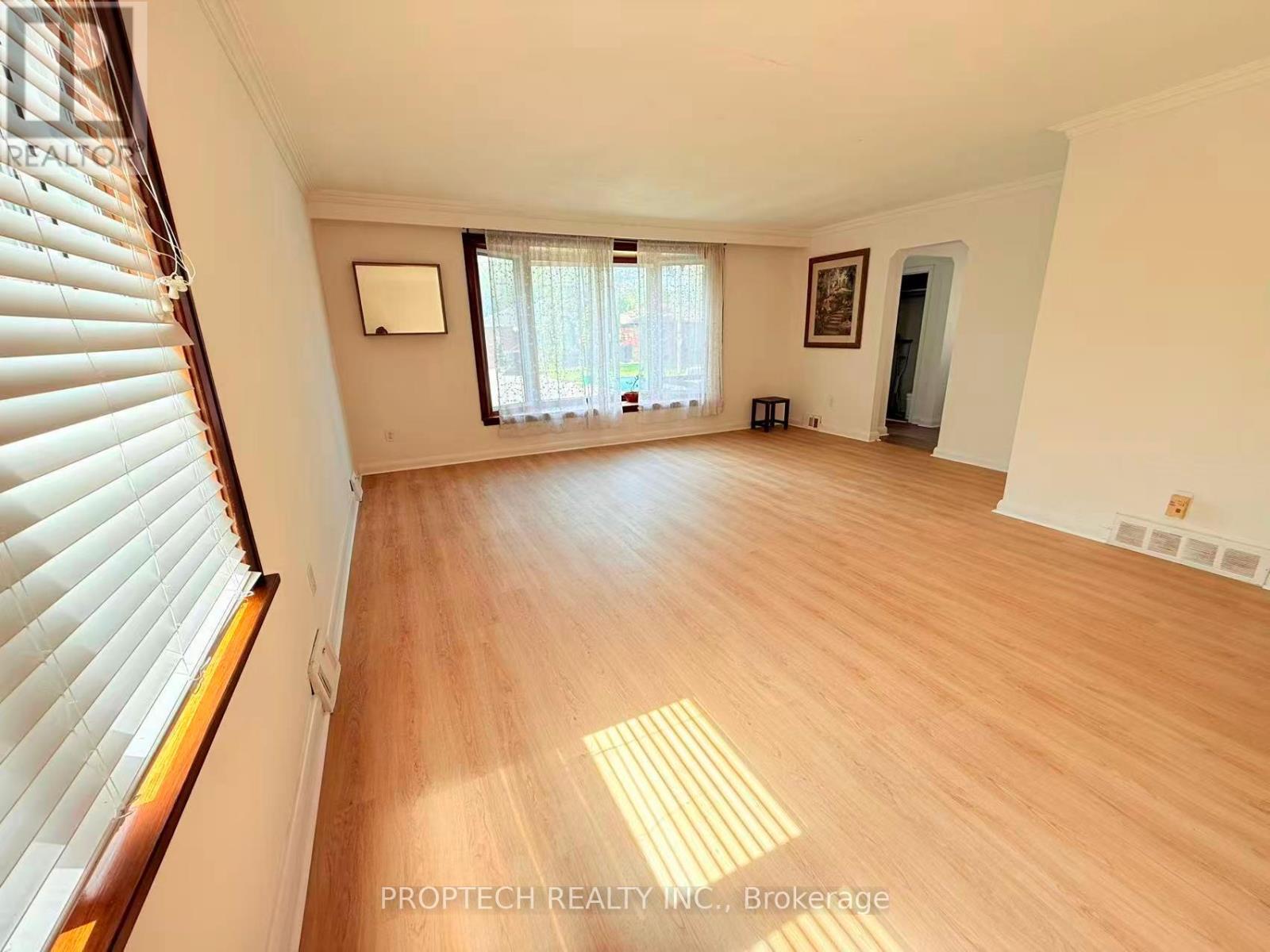 418 Fernleigh Circle, Richmond Hill, Ontario  L4C 1E3 - Photo 4 - N13158228