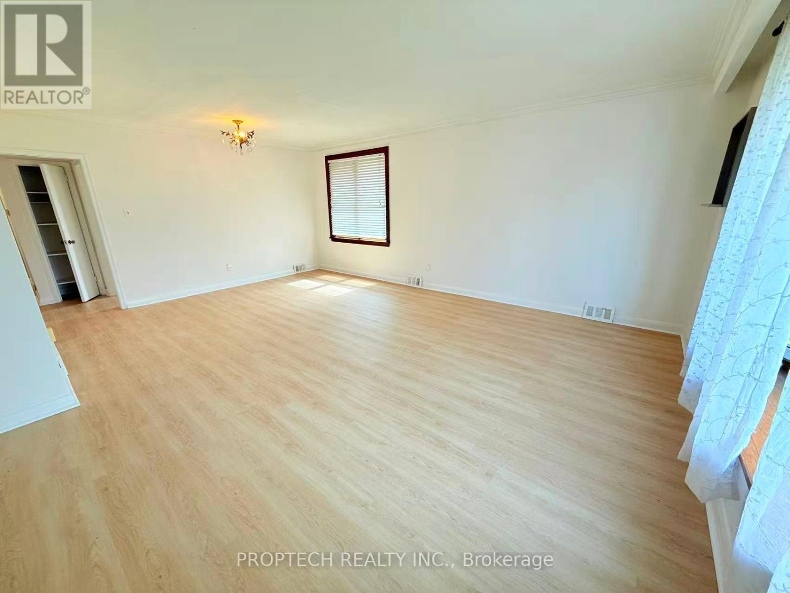 418 Fernleigh Circle, Richmond Hill, Ontario  L4C 1E3 - Photo 5 - N13158228