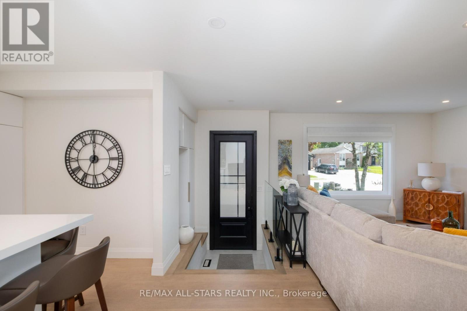 512 Sandford Street, Newmarket, Ontario  L3Y 5E3 - Photo 5 - N13158252