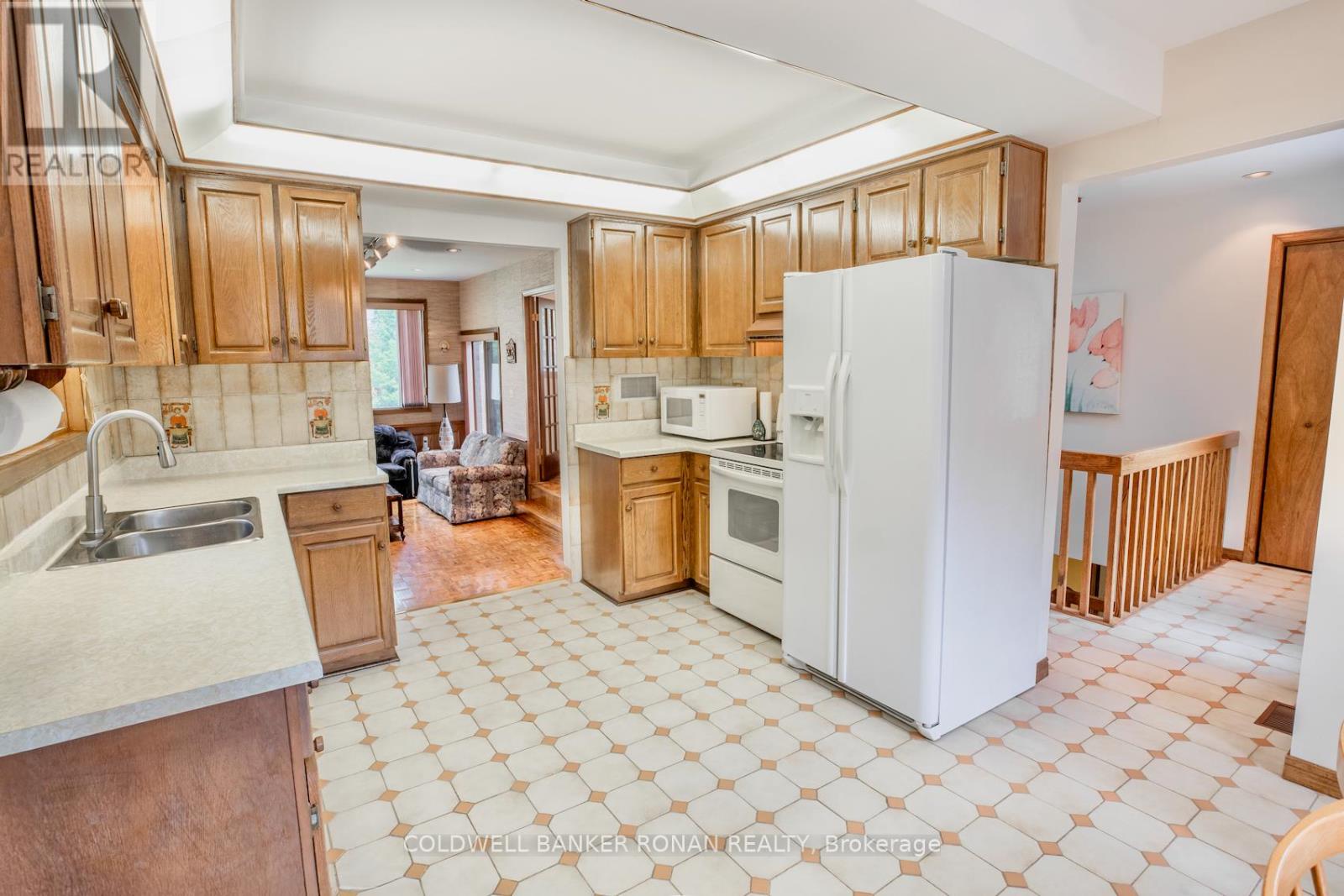 24 Pine Forest Drive, Tiny, Ontario  L0L 2T0 - Photo 10 - S13158226