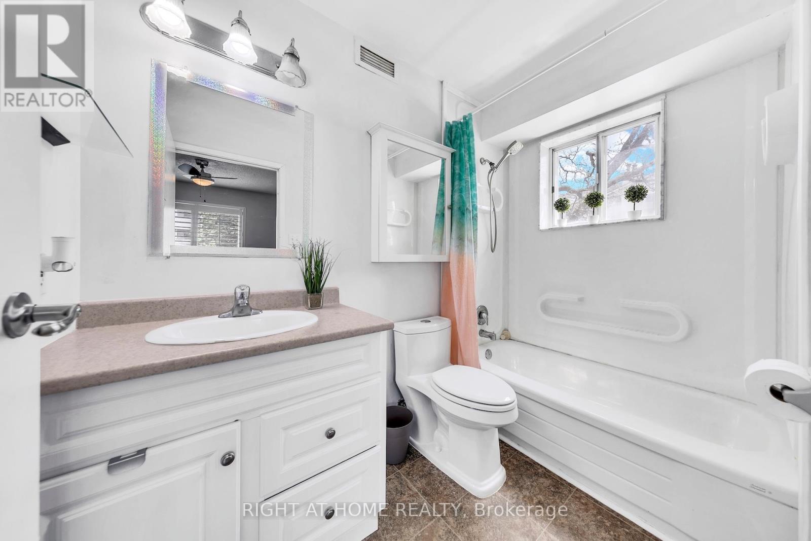212 - 126 Bell Farm Road, Barrie, Ontario  L4M 6J3 - Photo 12 - S13158456