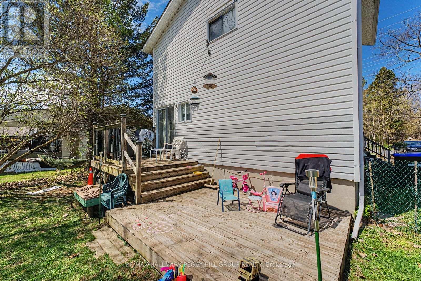 126 Robert Street E, Penetanguishene, Ontario  L9M 1J2 - Photo 12 - S13158490