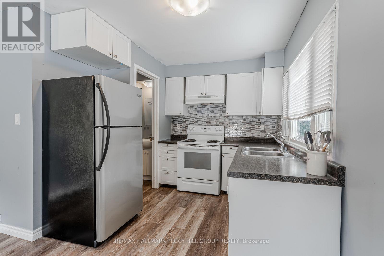126 Robert Street E, Penetanguishene, Ontario  L9M 1J2 - Photo 3 - S13158490