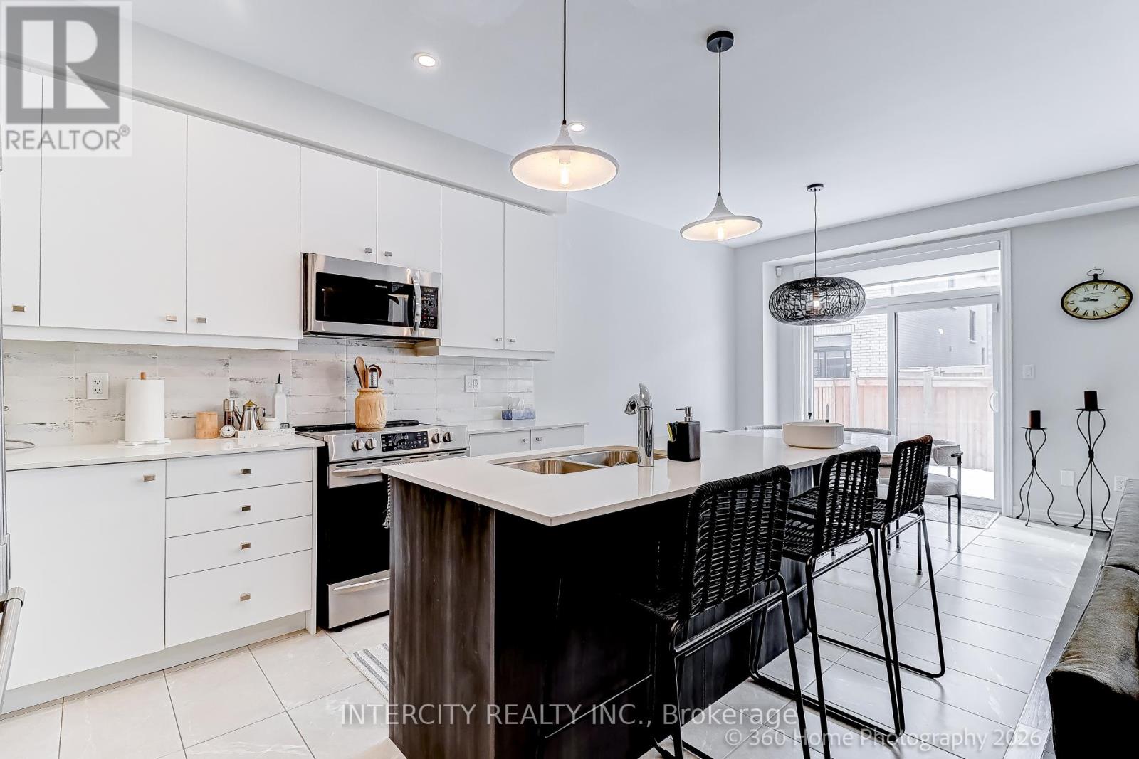 57 Purple Sage Drive, Brampton, Ontario  L6P 4P5 - Photo 4 - W12926834