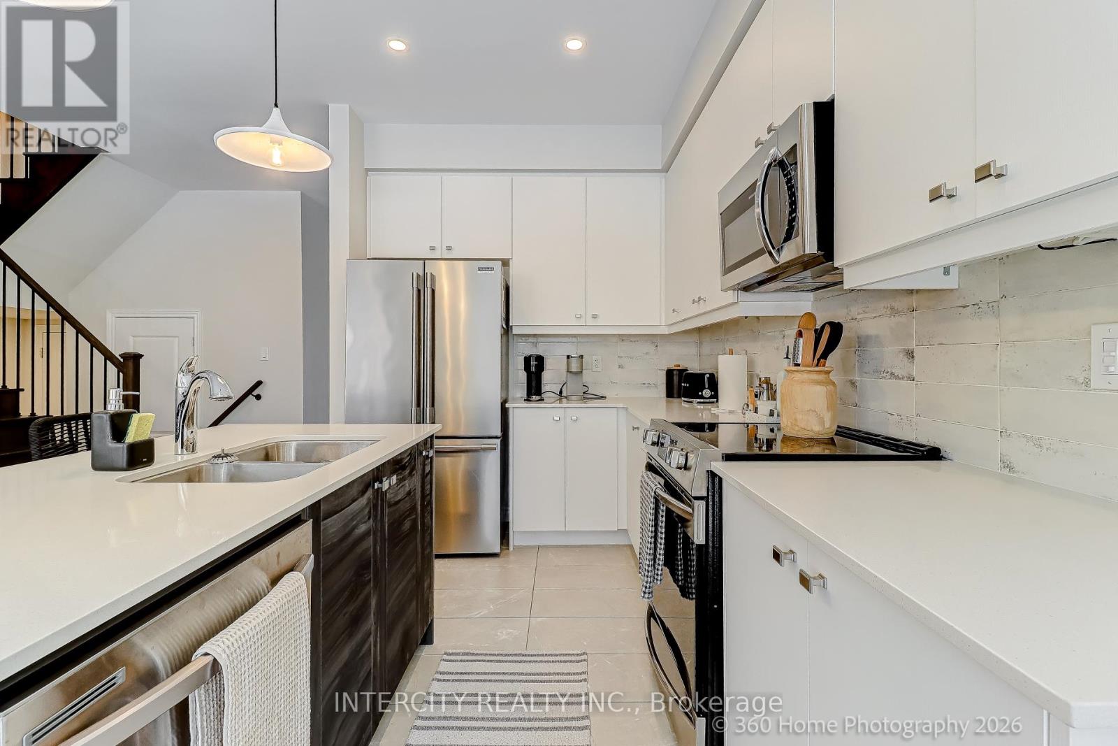 57 Purple Sage Drive, Brampton, Ontario  L6P 4P5 - Photo 5 - W12926834