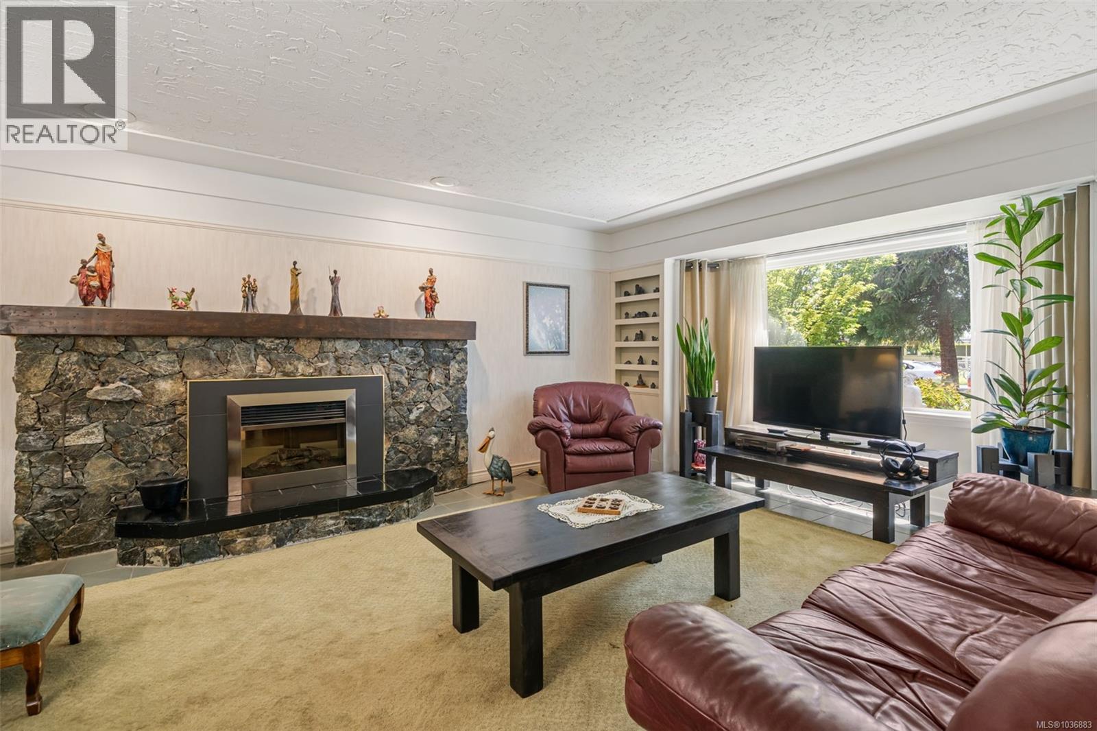 1020 Lucas Ave, Saanich, British Columbia  V8X 3P7 - Photo 10 - 1036883